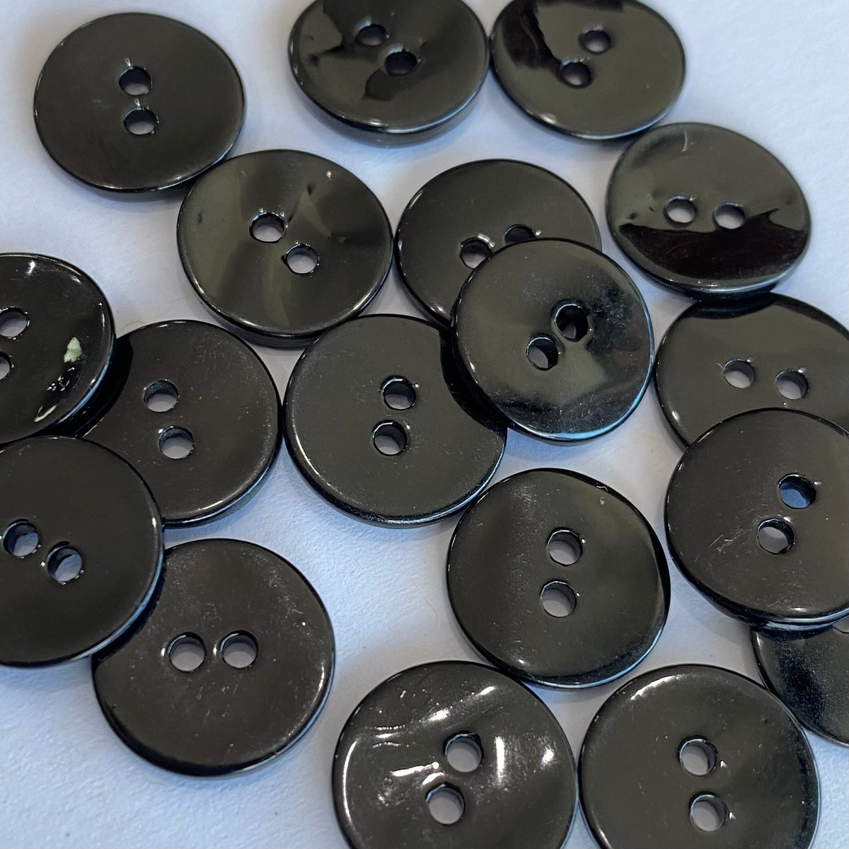 Black Agoya button / Shell / 2 Hole – Buttonmania