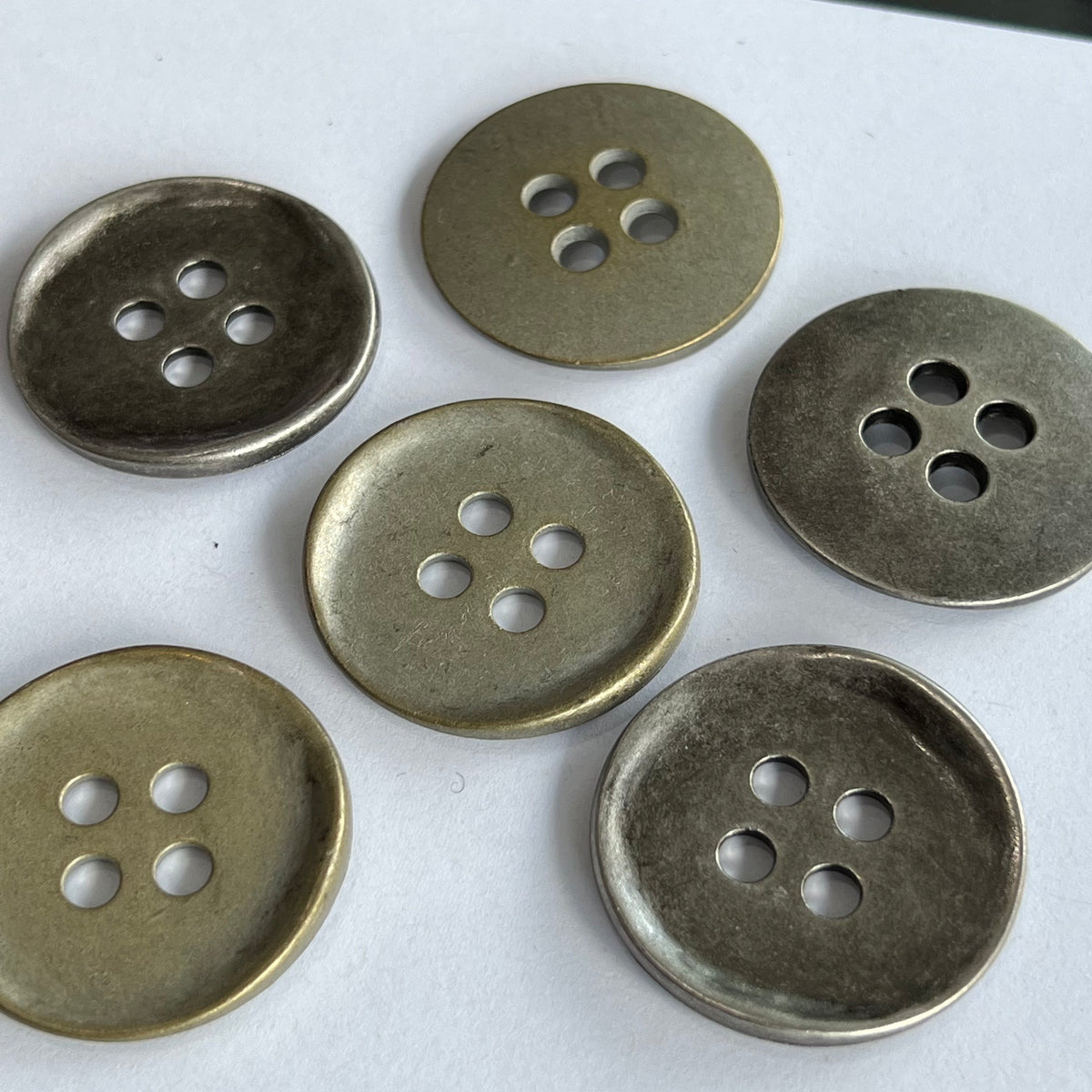 Large Metal / 4 Hole / 2 Colours – Buttonmania