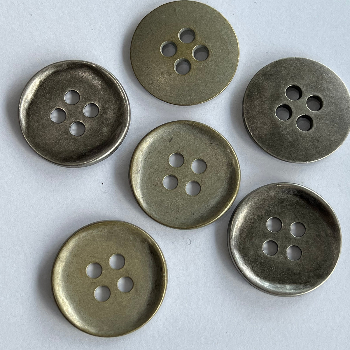 Large Metal / 4 Hole / 2 Colours – Buttonmania