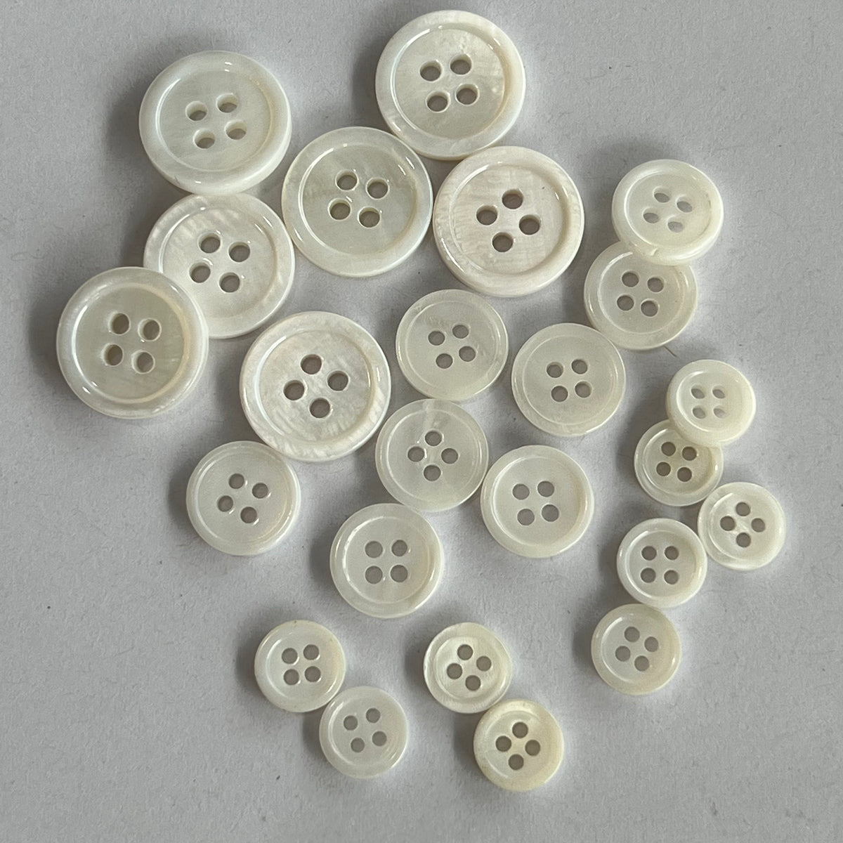 White / 4 Hole / Shell – Buttonmania