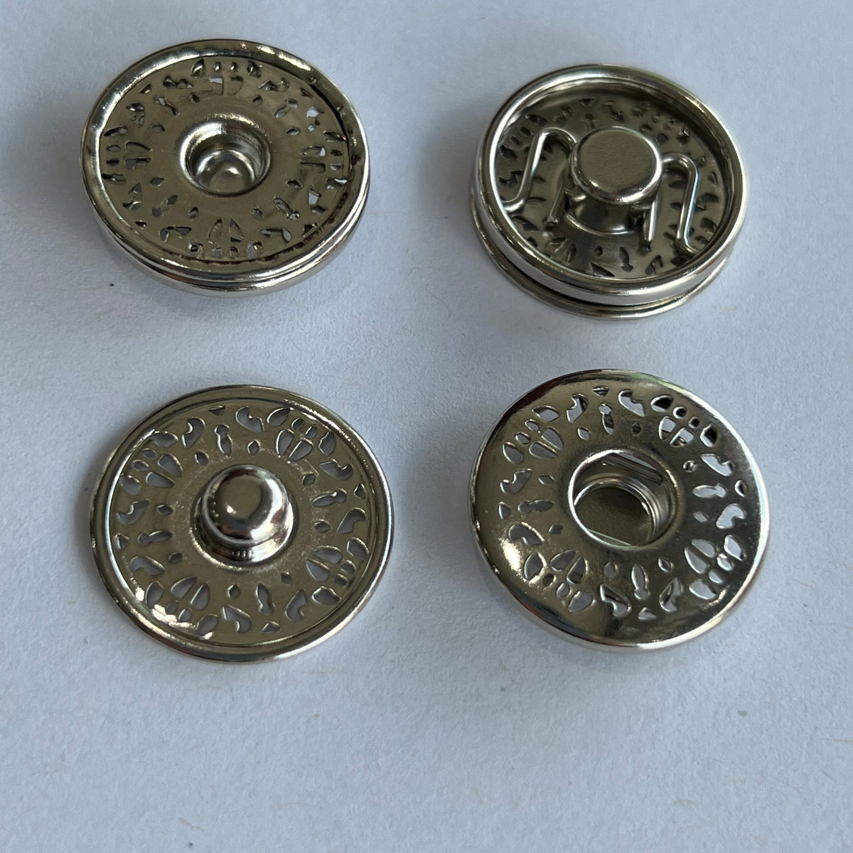 Silver Snaps – Buttonmania